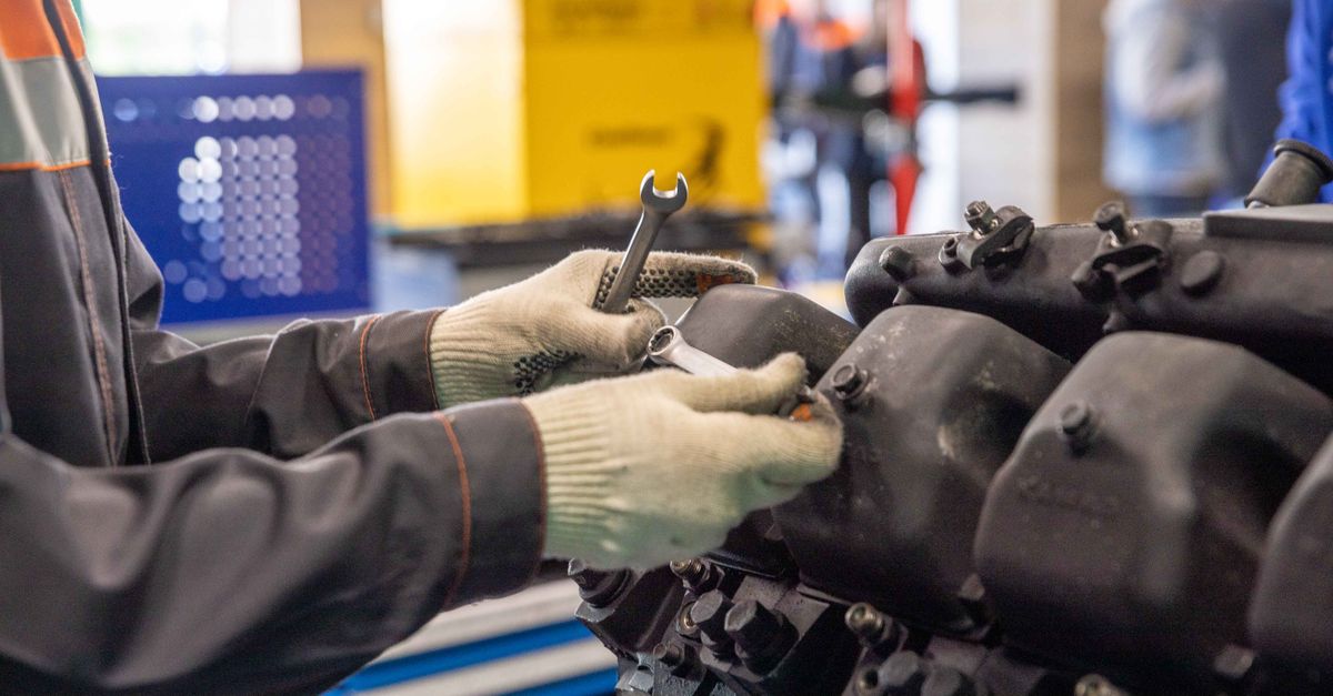 locksmith service technician — Bayside Locksmith Queens