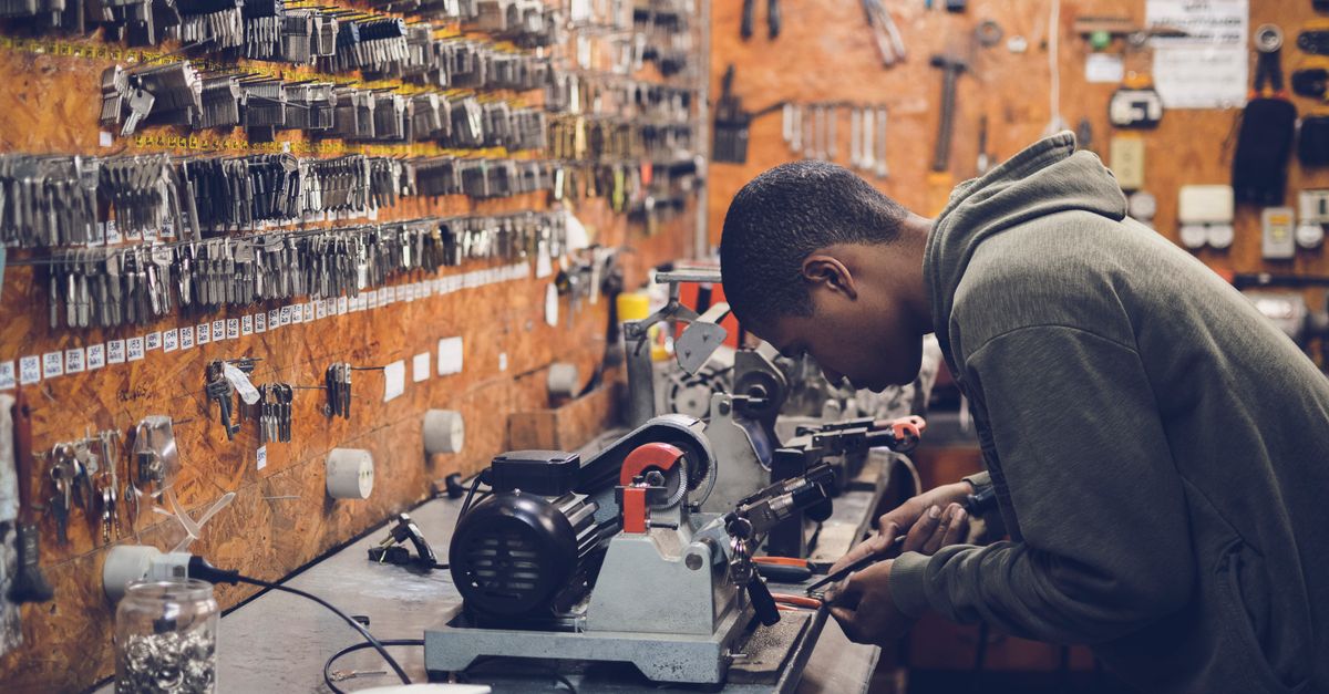 key maker professional — Bayside Locksmith Queens