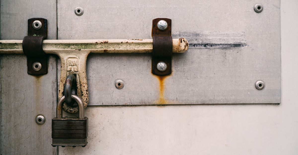 Locked Out Roadside: What Happens When You Call — Bayside Locksmith Queens